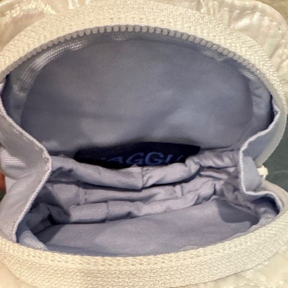 Baggu Iridescent Shell Bag Charm - Picture 2 of 3